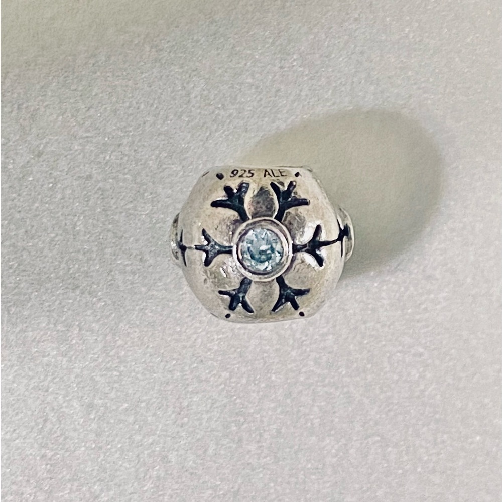 Pandora RETIRED Snowflake Charm